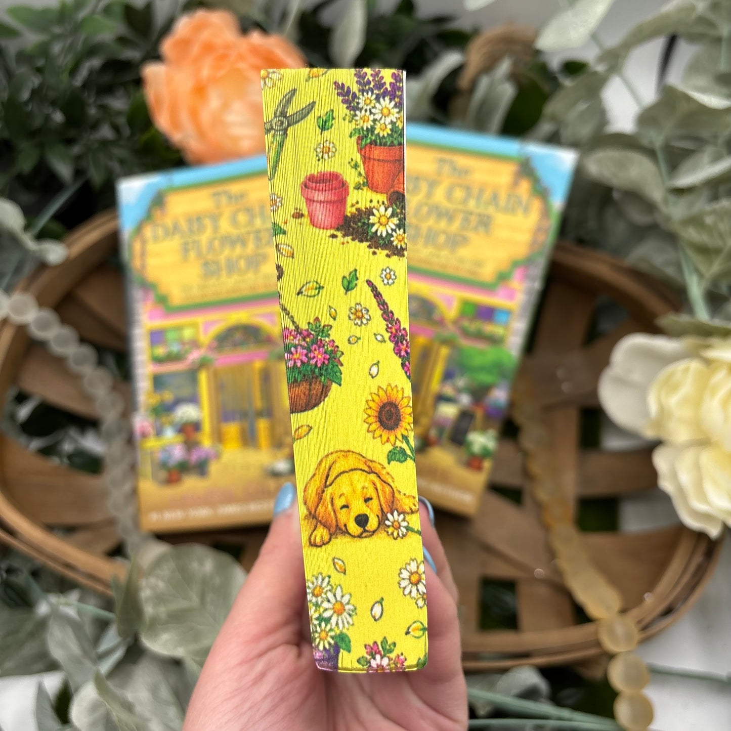 The Daisy Chain Flower Shop by Laurie Gilmore special edition paperback with custom designed edges bottom view